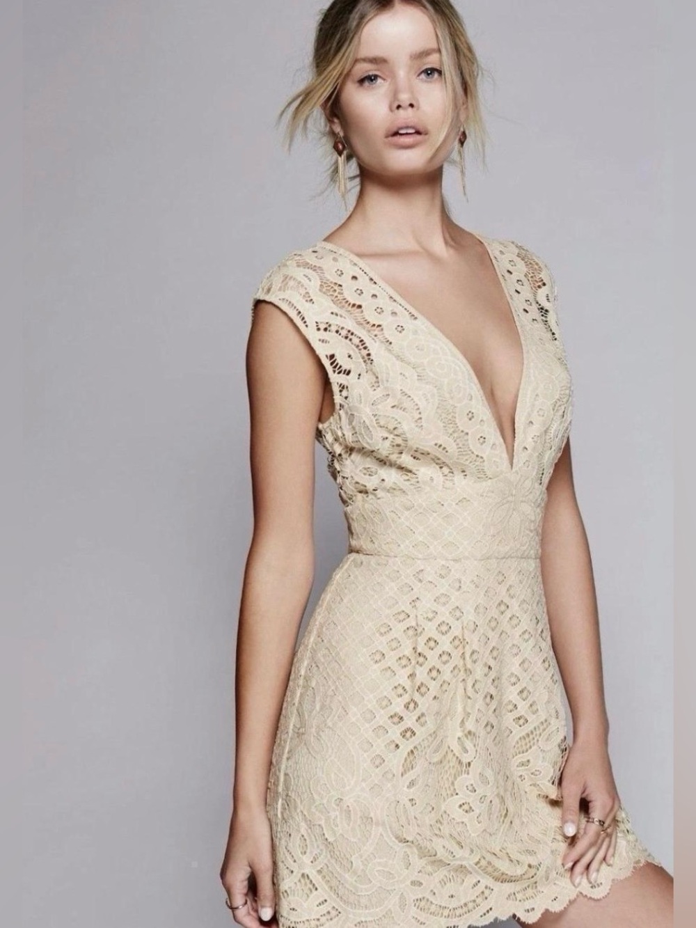 Free People One Million Lovers Lace Dress
Ivory size 2